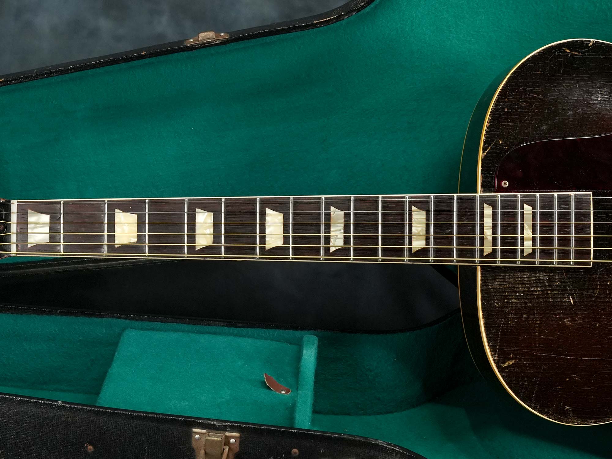 Gibson ビンテージ アコギギター 1950年代？『L-50』ブラック 安定してまとまっているGibson L-50 と 暴れん坊な Chaki P-1